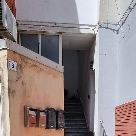 Black&White Guest House Iglesias Bagian luar foto