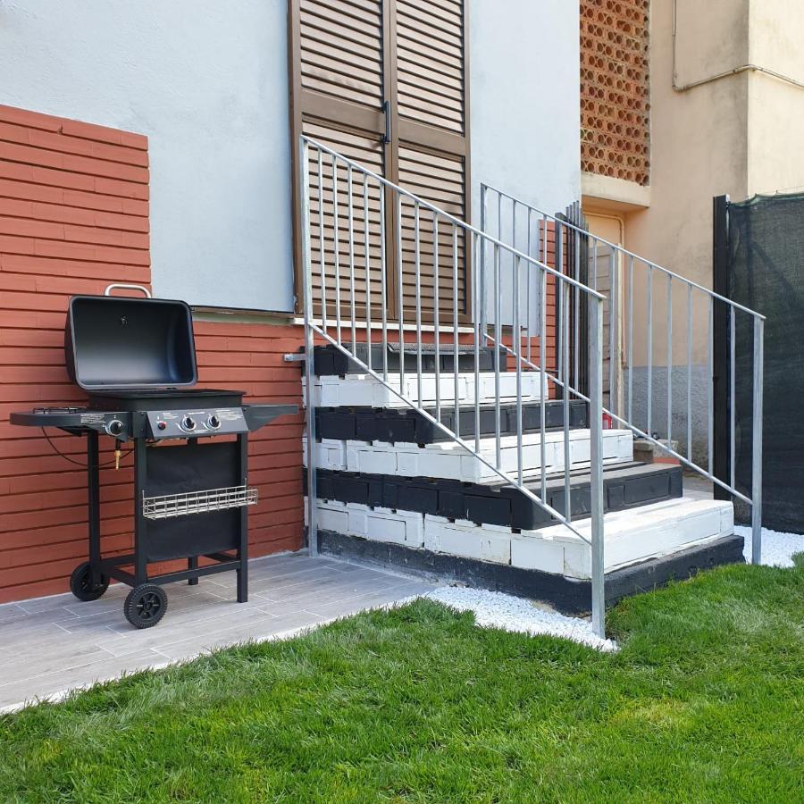 Black&White Guest House Iglesias Bagian luar foto
