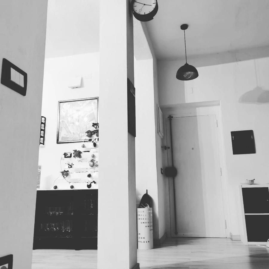 Black&White Guest House Iglesias Bagian luar foto