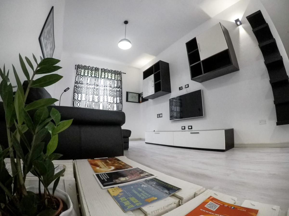 Black&White Guest House Iglesias Bagian luar foto