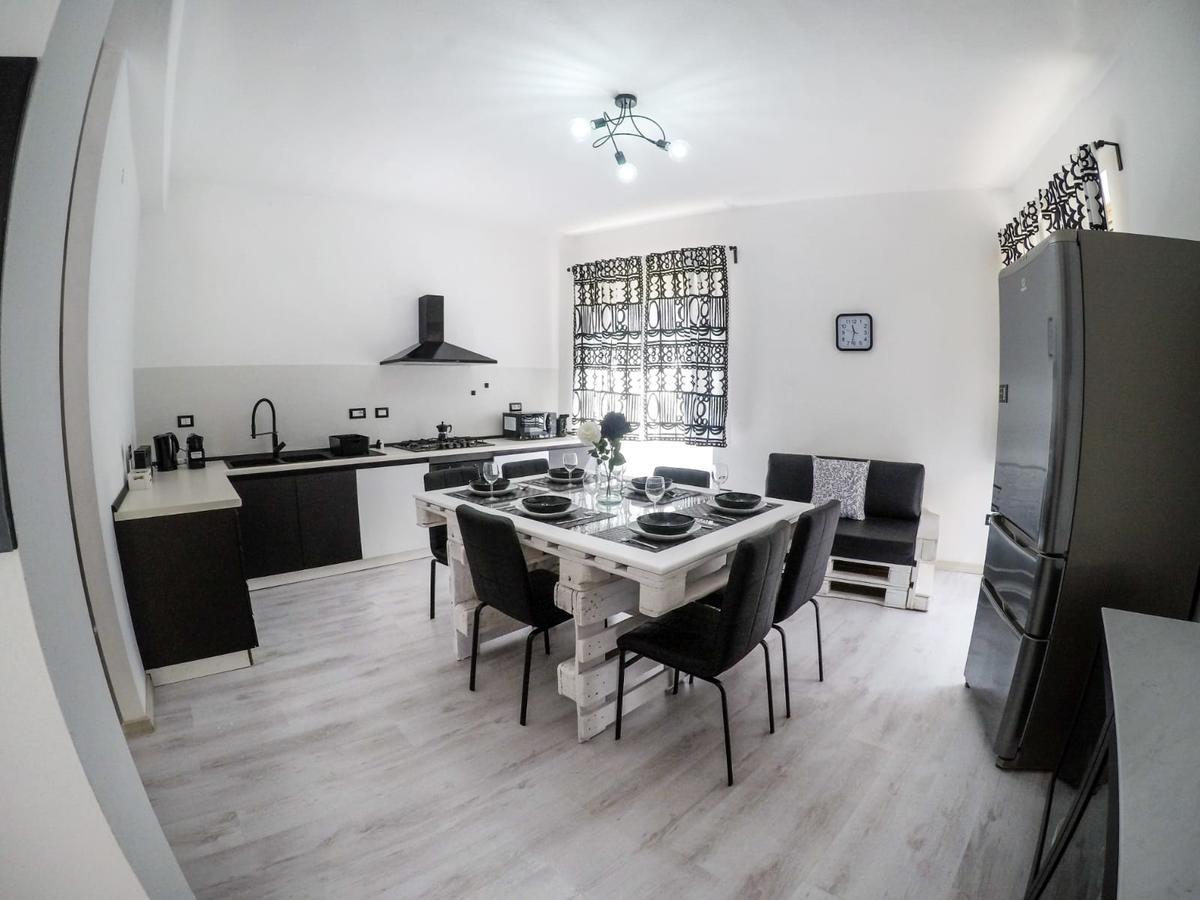 Black&White Guest House Iglesias Bagian luar foto